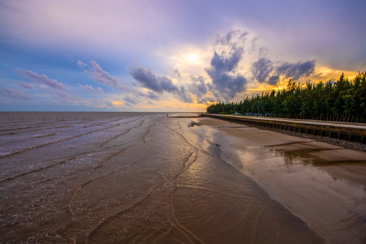 Bãi biển Khai Long Cà Mau