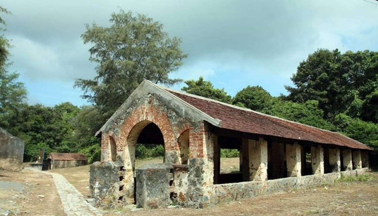 Nhà tù Côn Đảo - Địa điểm check in nổi tiếng ở Côn Đảo