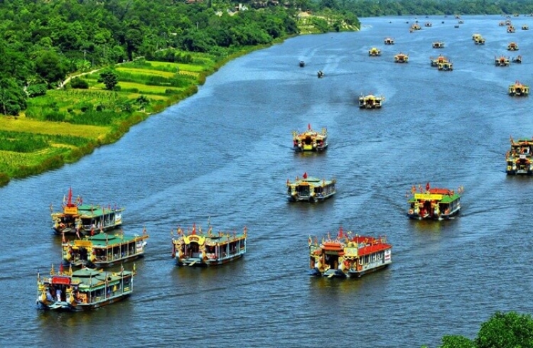 Lễ hội điện Hòn Chén