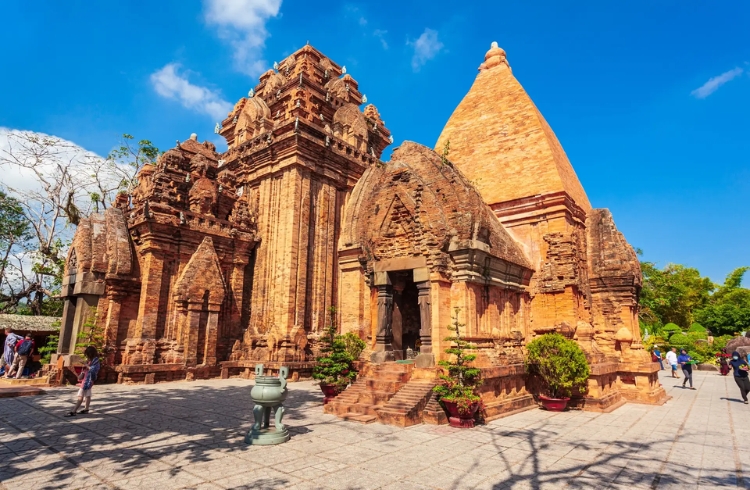 Tháp Bà Ponagar – Dấu ấn văn hóa Chăm Pa