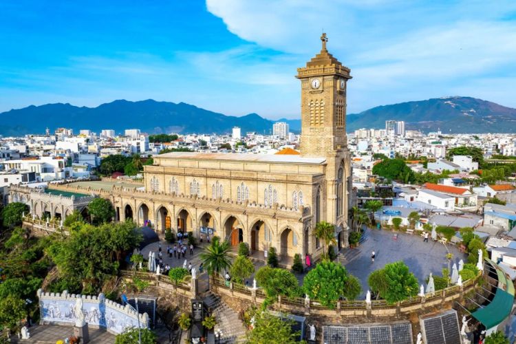 Nhà thờ Núi Nha Trang – Kiến trúc Gothic ấn tượng