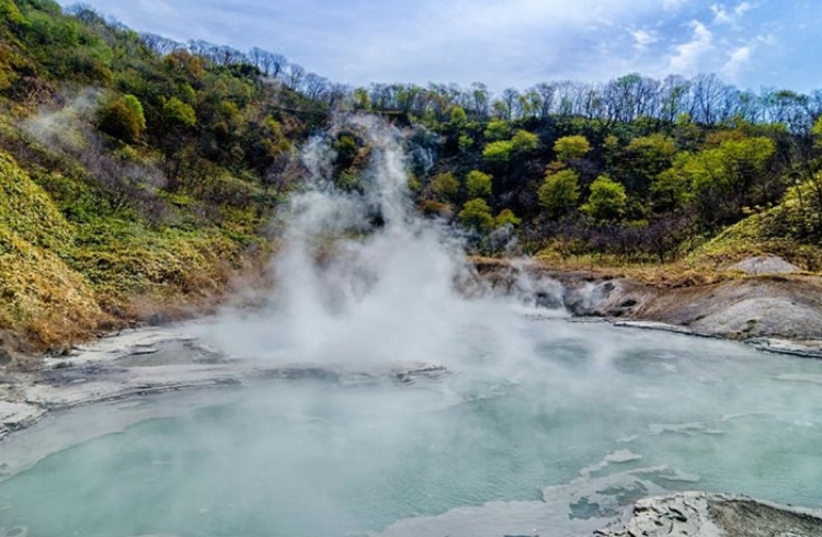 Suối nước nóng Vàng Pó