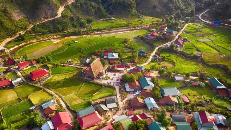 Làng văn hóa du lịch cộng đồng Kon Pring