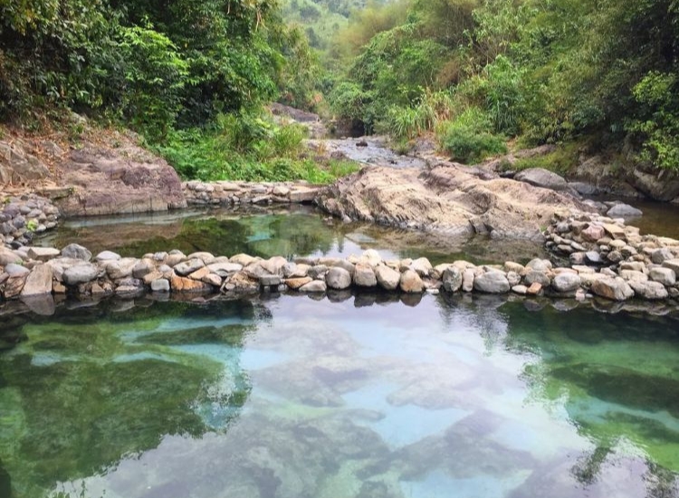 Suối khoáng bản Mòng