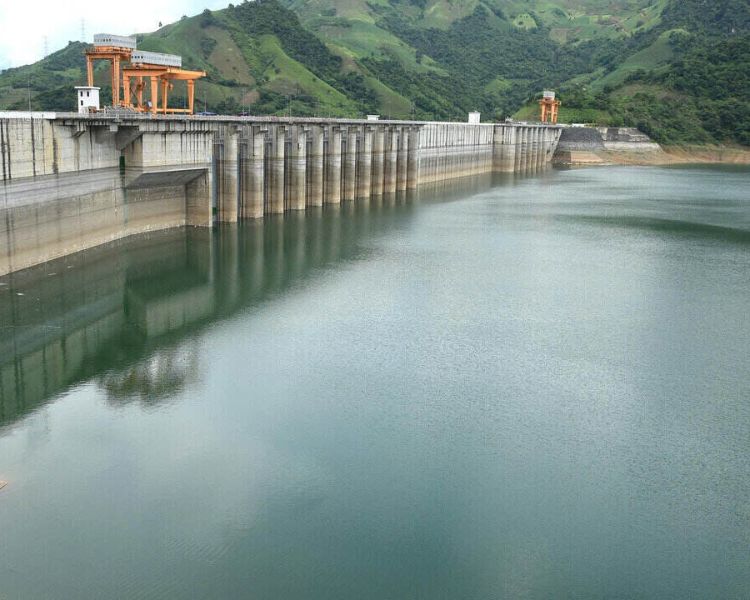 Lòng hồ thủy điện Sơn La