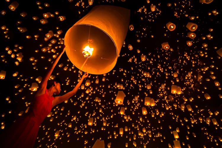 Lễ hội đèn trời Yi Peng