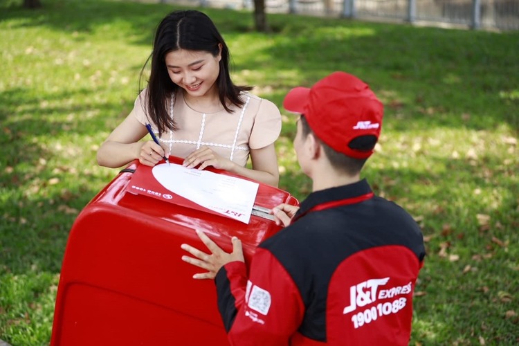 Chuyển phát nhanh J&T Express