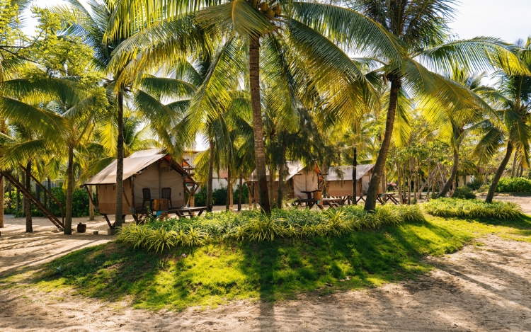 Hola Beach - Beach Club & Eco Glamping Resort