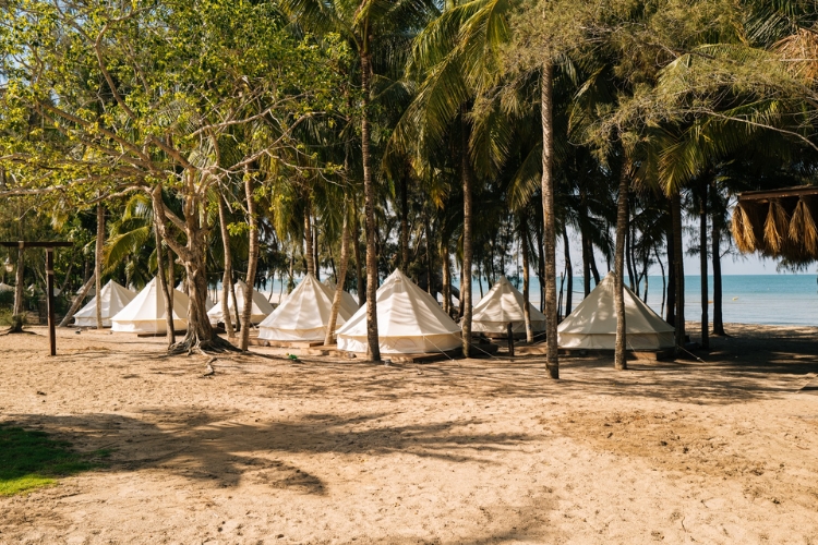 Hola Beach - Beach Club & Eco Glamping Resort