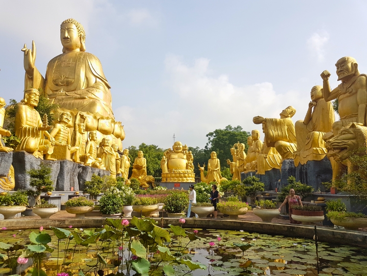 Tham quan “Thuyết nhân quả” - Chùa Thiêng Thác Vàng