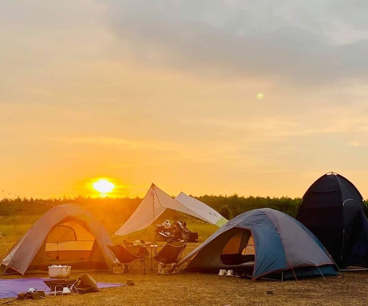 Đón bình minh và hoàng hôn tuyệt đẹp tại hồ