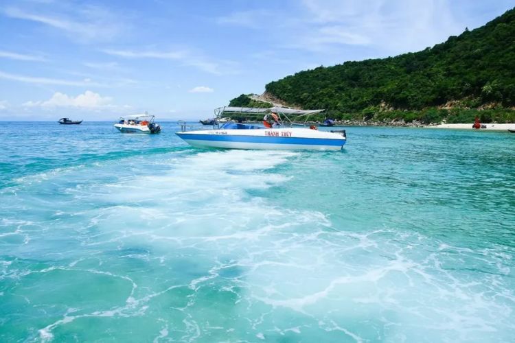 Lịch trình tàu biển ra Hòn Thơm
