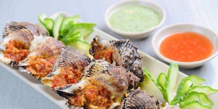 Ốc Nướng Tiểu Khu hấp dẫn với thực đơn được tẩm ướt đậm đà