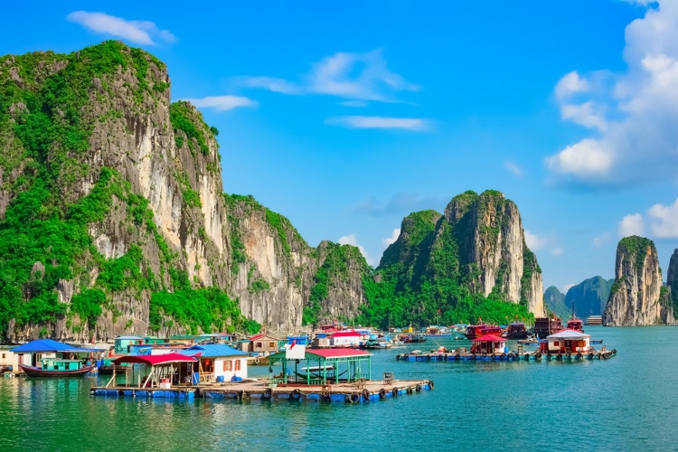 Làng chài Cửa Vạn – Vịnh Hạ Long, Quảng Ninh