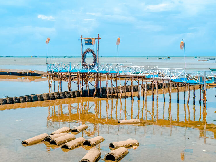 Vui chơi thả ga tại Làng chài Hàm Ninh