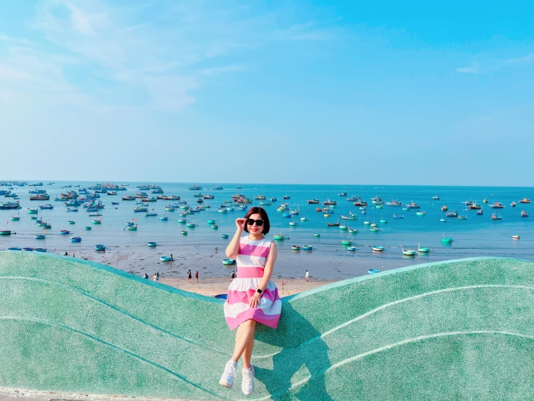 Check-in khung cảnh làng chài yên bình