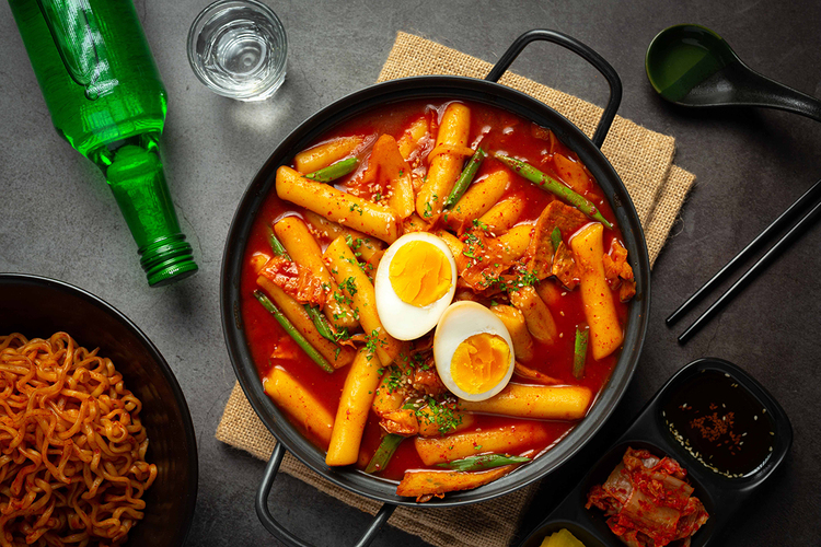 Lẩu tokbokki Hàn – cay nhẹ, lạ miệng