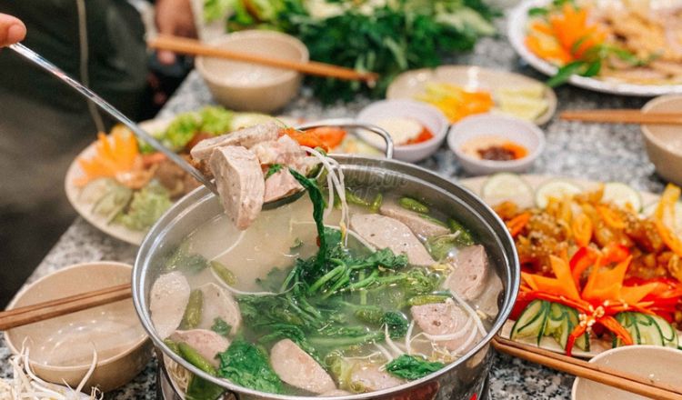 Lẩu bò ớt hiểm cay tê ở Đà Lạt