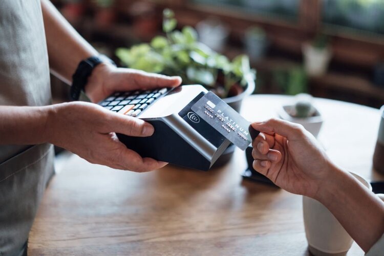 Cách kiểm tra hạn mức thẻ tín dụng