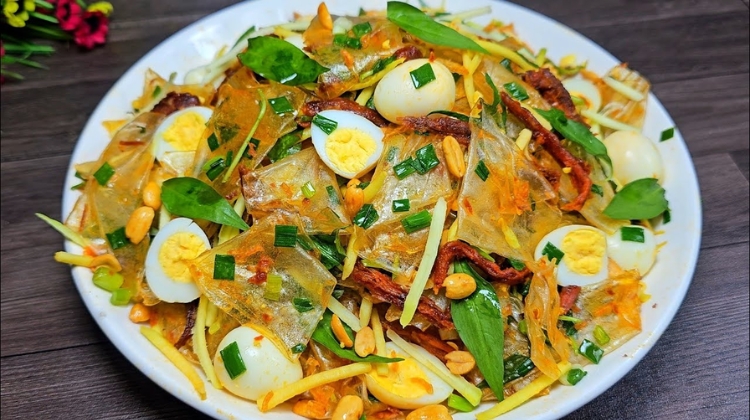 Bánh tráng trộn Đà Lạt đậm vị đường phố