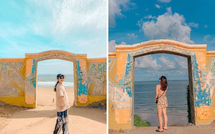 Chụp hình check-in “sống ảo” với Cổng Trời