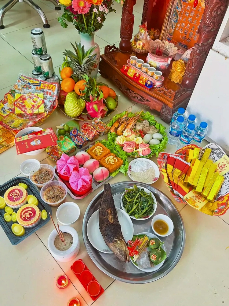 Chuẩn bị mâm cúng vía Thần Tài