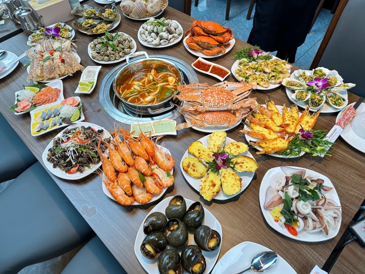 Món ăn đa dạng tại Buffet Poseidon