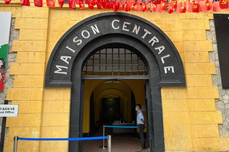 Di tích Nhà tù Hỏa Lò - địa điểm chụp ảnh ở Hà Nội 