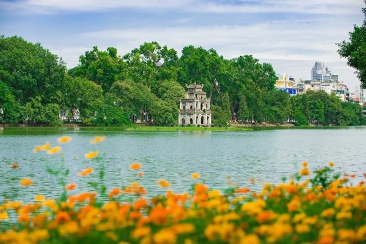 Hồ Gươm (Hồ Hoàn Kiếm) - địa điểm chụp ảnh ở Hà Nội