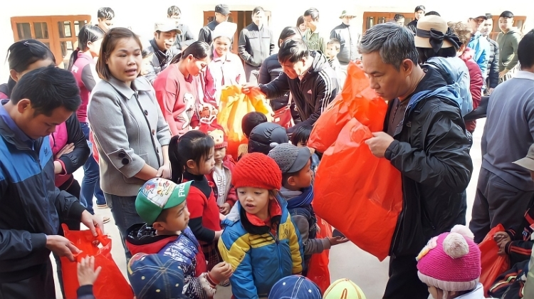 Làm việc thiện đầu năm