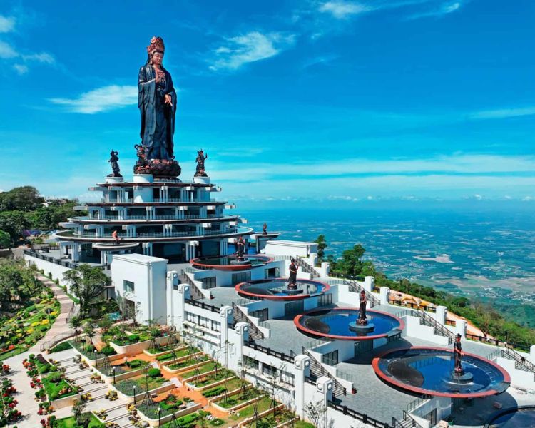Giới thiệu tổng quan về núi Bà Đen
