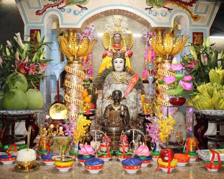 Lễ vía Bà Linh Sơn Thánh Mẫu