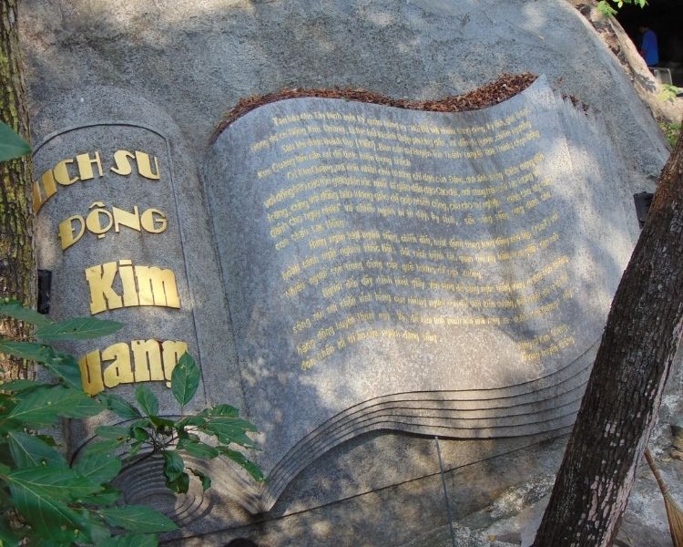 Lễ hội truyền thống động Kim Quang