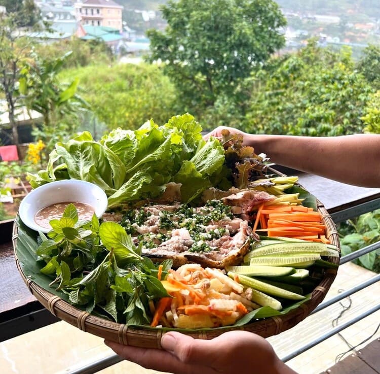 Cá lóc nướng cuốn bánh tráng