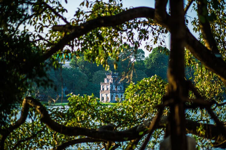 Hồ Gươm -  Địa điểm check in ảnh đẹp tại Phố cổ Hà Nội