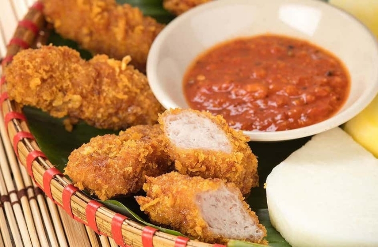 Nem chua rán vàng giòn, thơm nức mũi
