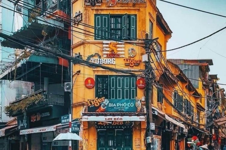 Bia hơi mát lạnh kết hợp chim nướng, bò nướng, chân gà, nem chua, combo “quốc dân” làm nên thương hiệu Tạ Hiện