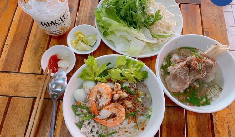 Hủ Tiếu Nam Vang Gia Cát là điểm ăn uống thu hút nhiều thực khách tại Đà Lạt