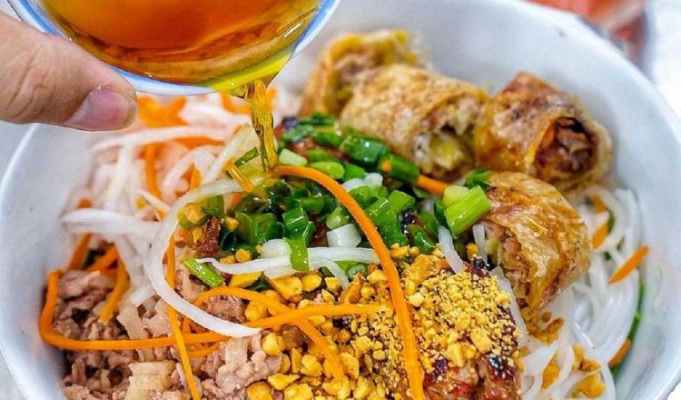 Quán Bún Thịt Nướng Liên là địa điểm ăn uống ở Đà Lạt được nhiều người lựa chọn