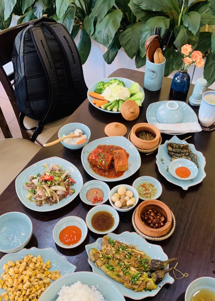 Cơm Nhà Vui
