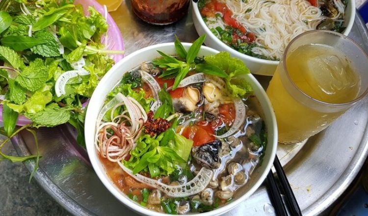 Bún Ốc Gia Truyền Bà Thoa - Kim Mã Thượng là quán ăn ngon được người địa phương và du khách nước ngoài yêu thích ở Hà Nội