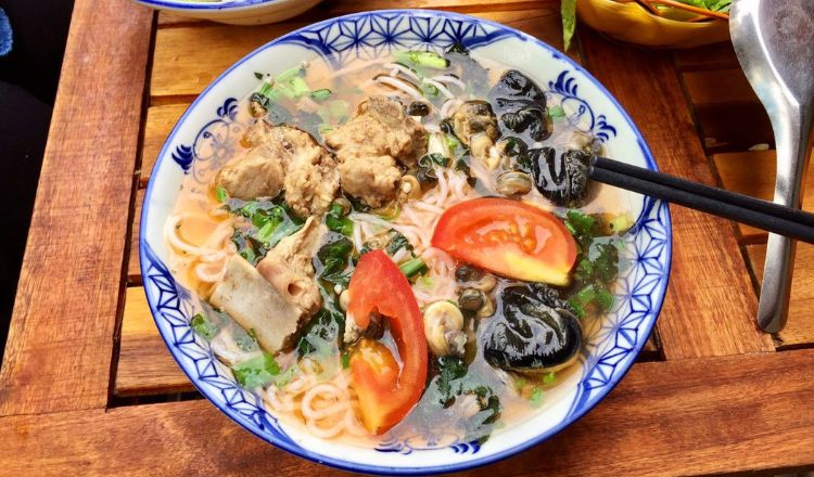 Bún Ốc Sườn 57 là một trong những quán ăn ngon ở Hà Nội mà thực khách nên ghé đến