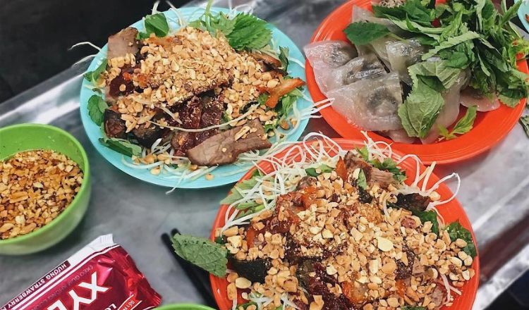 Long Vi Dung Nộm Thịt Bò Khô là một trong những quán ăn ngon ở Hà Nội mà thực khách nên ghé đến