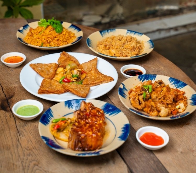 Cơm Gà - Lẩu gà Lá é Ngõ 90
