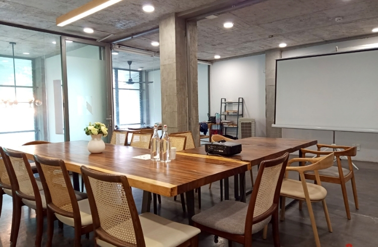 Work'in Saigon Cafe