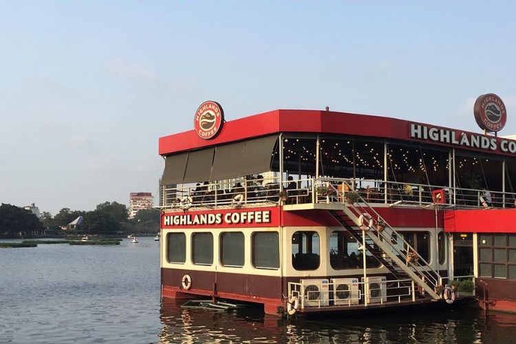 Trải nghiệm du thuyền Highands Coffee tại Hồ Tây, Hà Nội