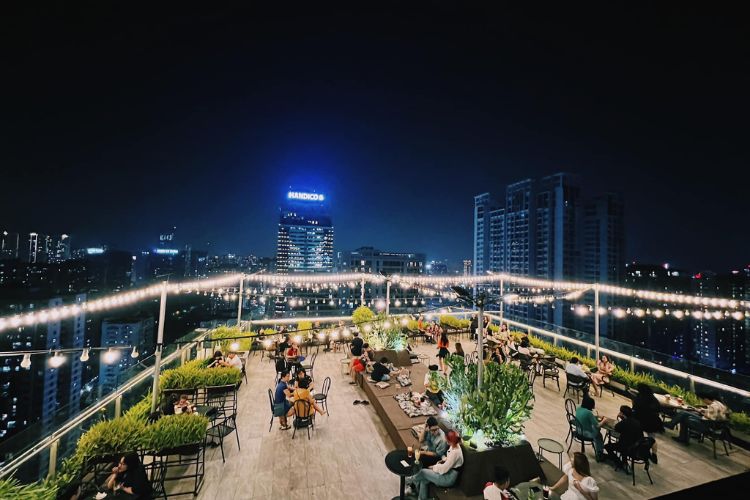 Trill Rooftop - Địa điểm thư giãn về đêm thú vị tại Hà Nội