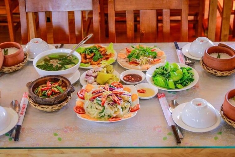 Nhà hàng Hương Việt là một địa chỉ cơm niêu ngon tại Đà Lạt