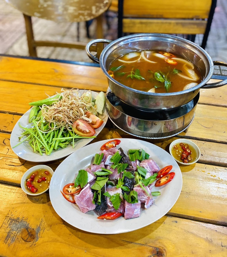 Lẩu cá đuối Bạn Tôi