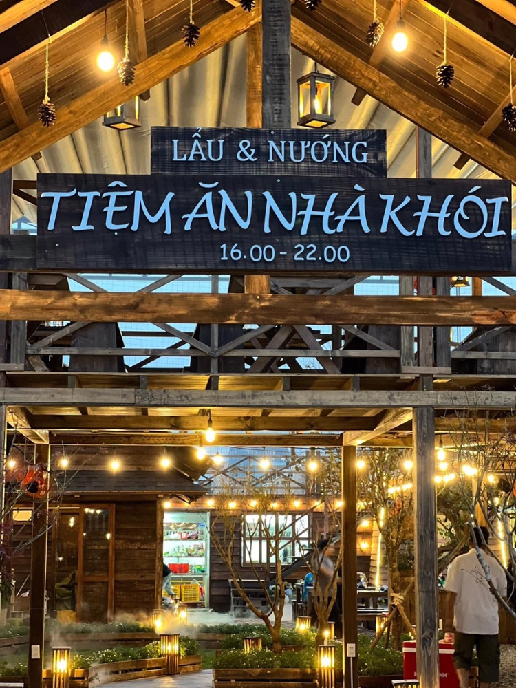 Tiệm ăn Nhà Khói